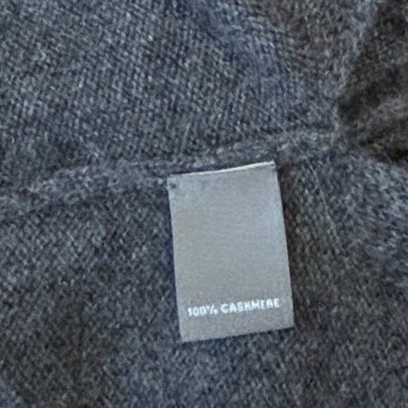 Neiman Marcus 100% Cashmere Fringe Hem Turtleneck Sweater | Gray | Women’s Small - Picture 6 of 6